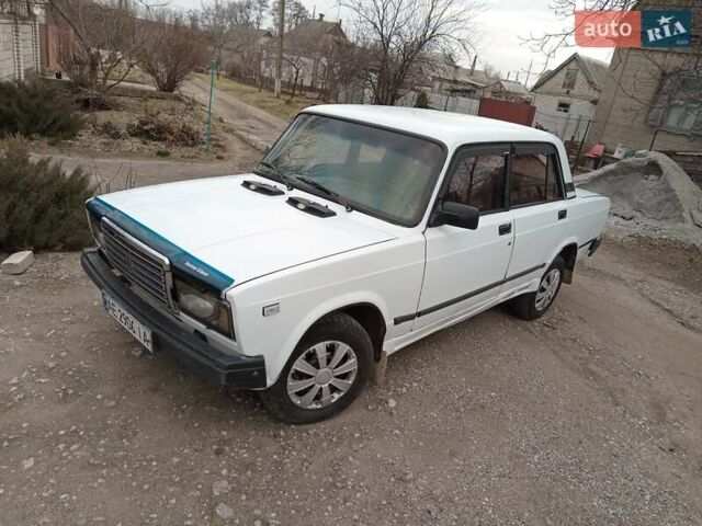 Белый ВАЗ 2107, объемом двигателя 1.5 л и пробегом 758 тыс. км за 1600 $, фото 2 на Automoto.ua