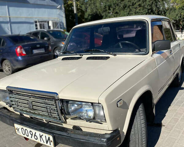 Белый ВАЗ 2107, объемом двигателя 1.5 л и пробегом 50 тыс. км за 770 $, фото 2 на Automoto.ua