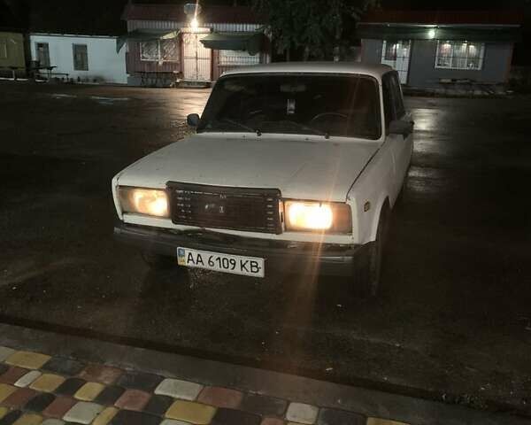 Белый ВАЗ 2107, объемом двигателя 1.5 л и пробегом 50 тыс. км за 750 $, фото 5 на Automoto.ua