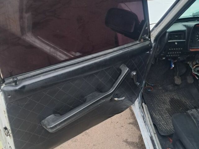 Белый ВАЗ 2107, объемом двигателя 1.5 л и пробегом 30 тыс. км за 456 $, фото 4 на Automoto.ua