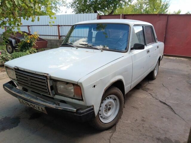 Белый ВАЗ 2107, объемом двигателя 1.5 л и пробегом 99 тыс. км за 650 $, фото 4 на Automoto.ua