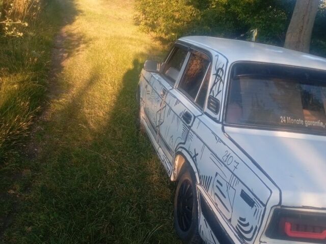 Белый ВАЗ 2107, объемом двигателя 1.1 л и пробегом 150 тыс. км за 450 $, фото 1 на Automoto.ua