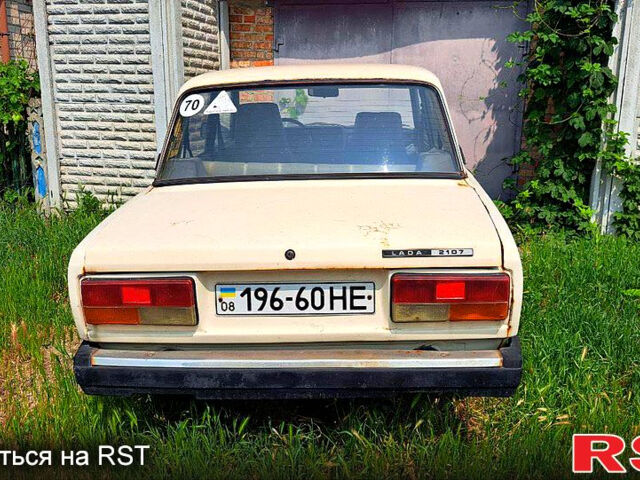 Белый ВАЗ 2107, объемом двигателя 1.5 л и пробегом 0 тыс. км за 450 $, фото 2 на Automoto.ua