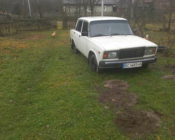 Белый ВАЗ 2107, объемом двигателя 1.45 л и пробегом 150 тыс. км за 471 $, фото 2 на Automoto.ua