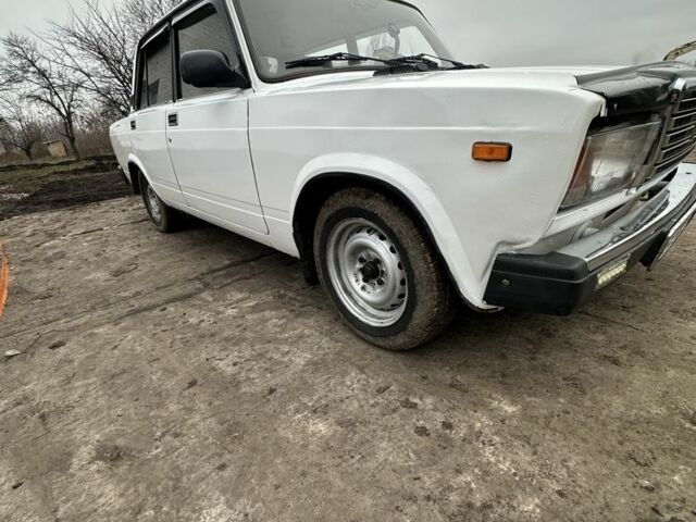 Белый ВАЗ 2107, объемом двигателя 1.5 л и пробегом 25 тыс. км за 1068 $, фото 2 на Automoto.ua