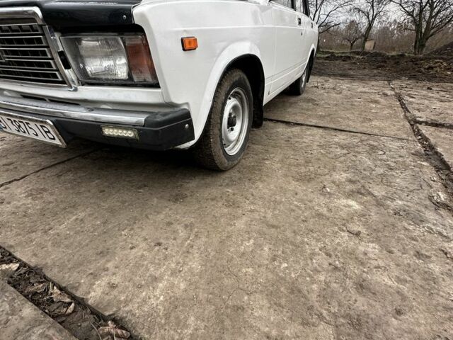 Белый ВАЗ 2107, объемом двигателя 1.5 л и пробегом 25 тыс. км за 1068 $, фото 3 на Automoto.ua