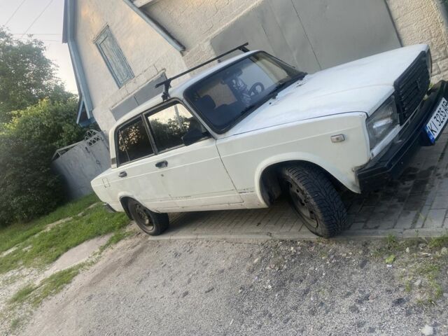 Белый ВАЗ 2107, объемом двигателя 1.5 л и пробегом 400 тыс. км за 555 $, фото 4 на Automoto.ua
