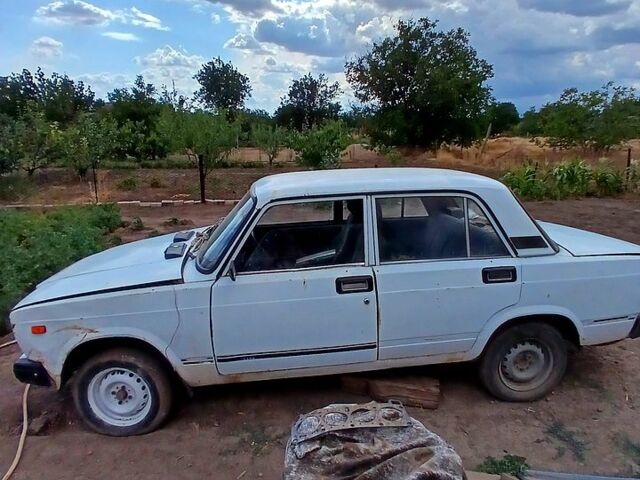 ВАЗ 2107 1985 в Снигиревке на Automoto.ua Белый ВАЗ 2107, объемом двигателя 1.5 л и пробегом 0 тыс. км за 360 $, фото 3 на Automoto.ua