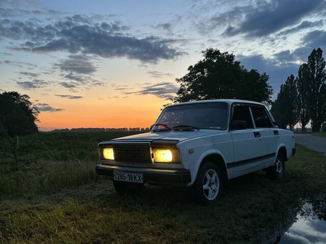 ВАЗ 2107 1985 в Барышевке на Automoto.ua Белый ВАЗ 2107, объемом двигателя 1.3 л и пробегом 40 тыс. км за 595 $, фото 1 на Automoto.ua