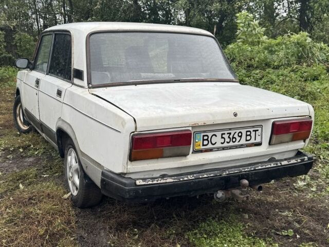 ВАЗ 2107 1985 в Тернополе на Automoto.ua Белый ВАЗ 2107, объемом двигателя 1.5 л и пробегом 225 тыс. км за 300 $, фото 6 на Automoto.ua