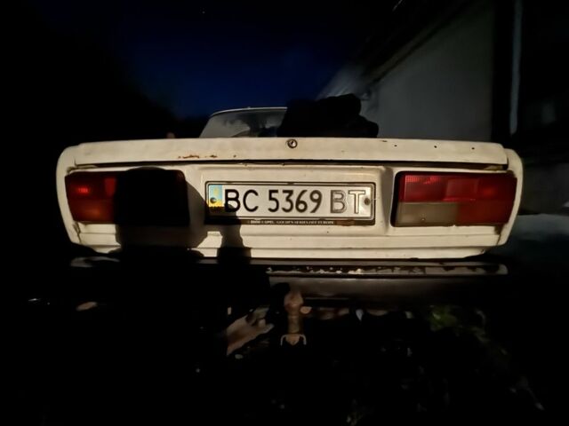 ВАЗ 2107 1985 в Тернополе на Automoto.ua Белый ВАЗ 2107, объемом двигателя 1.5 л и пробегом 225 тыс. км за 300 $, фото 5 на Automoto.ua