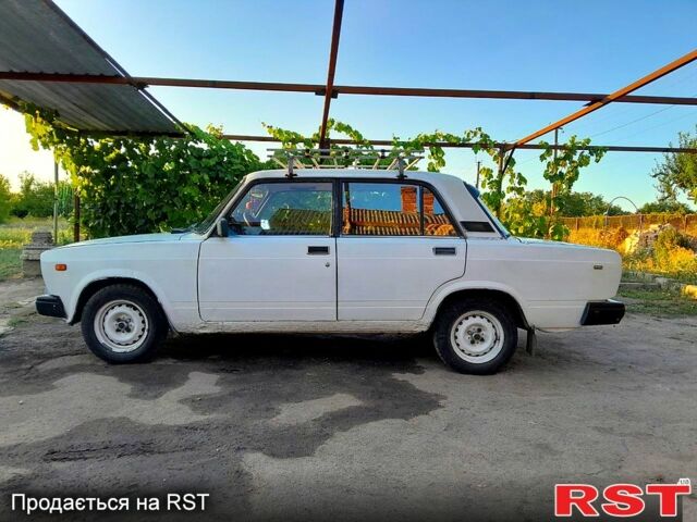 Белый ВАЗ 2107, объемом двигателя 1.5 л и пробегом 0 тыс. км за 750 $, фото 2 на Automoto.ua