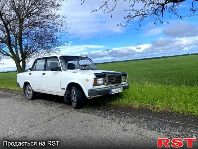 Белый ВАЗ 2107, объемом двигателя 1.3 л и пробегом 100 тыс. км за 800 $, фото 5 на Automoto.ua