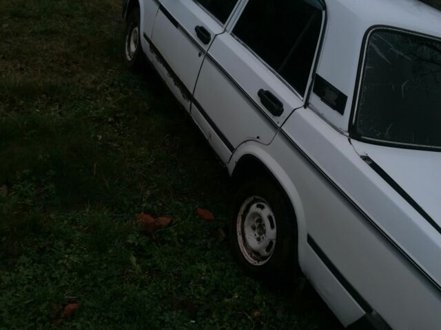 Белый ВАЗ 2107, объемом двигателя 1 л и пробегом 300 тыс. км за 550 $, фото 2 на Automoto.ua