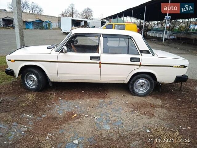 Белый ВАЗ 2107, объемом двигателя 1.5 л и пробегом 35 тыс. км за 1250 $, фото 2 на Automoto.ua