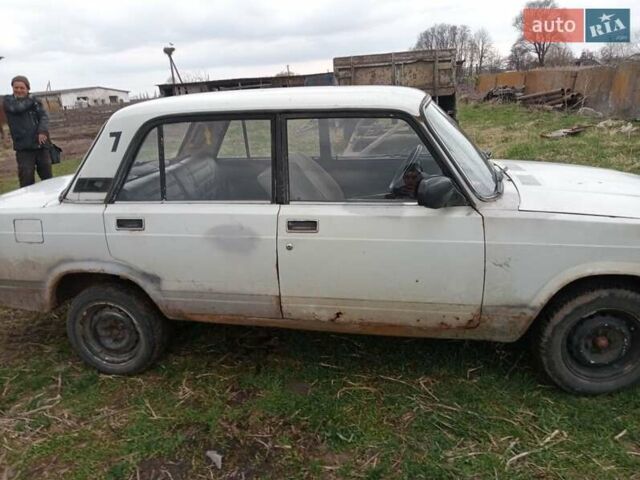 Белый ВАЗ 2107, объемом двигателя 0 л и пробегом 90 тыс. км за 314 $, фото 1 на Automoto.ua