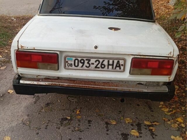 Білий ВАЗ 2107, об'ємом двигуна 1 л та пробігом 230 тис. км за 389 $, фото 5 на Automoto.ua