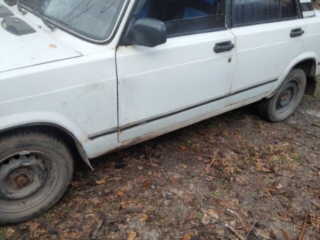 Белый ВАЗ 2107, объемом двигателя 1.5 л и пробегом 250 тыс. км за 357 $, фото 2 на Automoto.ua