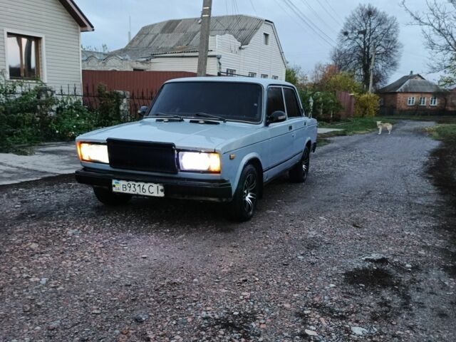 ВАЗ 2107 1986 в Белополье на Automoto.ua Белый ВАЗ 2107, объемом двигателя 7 л и пробегом 123 тыс. км за 1142 $, фото 10 на Automoto.ua