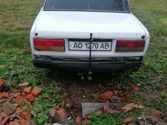 Белый ВАЗ 2107, объемом двигателя 1 л и пробегом 300 тыс. км за 550 $, фото 1 на Automoto.ua