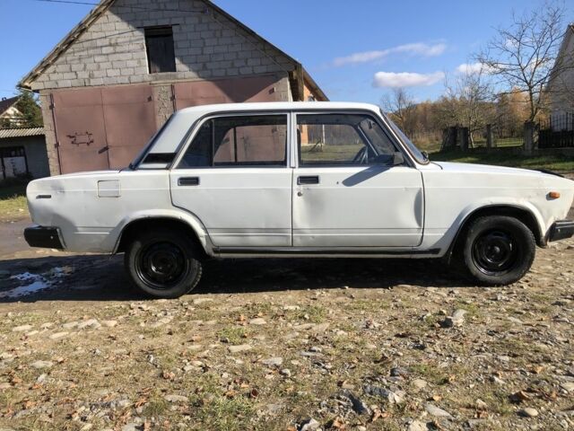 Белый ВАЗ 2107, объемом двигателя 1.3 л и пробегом 70 тыс. км за 500 $, фото 2 на Automoto.ua