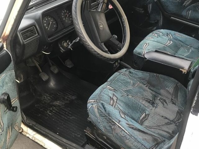ВАЗ 2107 1986 в Славянске на Automoto.ua Белый ВАЗ 2107, объемом двигателя 1.5 л и пробегом 3 тыс. км за 600 $, фото 6 на Automoto.ua