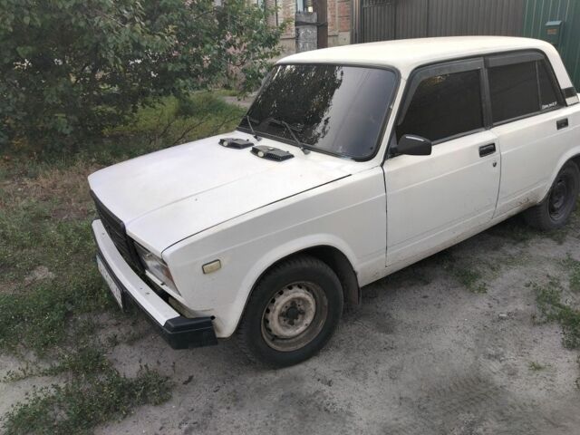 Белый ВАЗ 2107, объемом двигателя 1 л и пробегом 2 тыс. км за 550 $, фото 3 на Automoto.ua