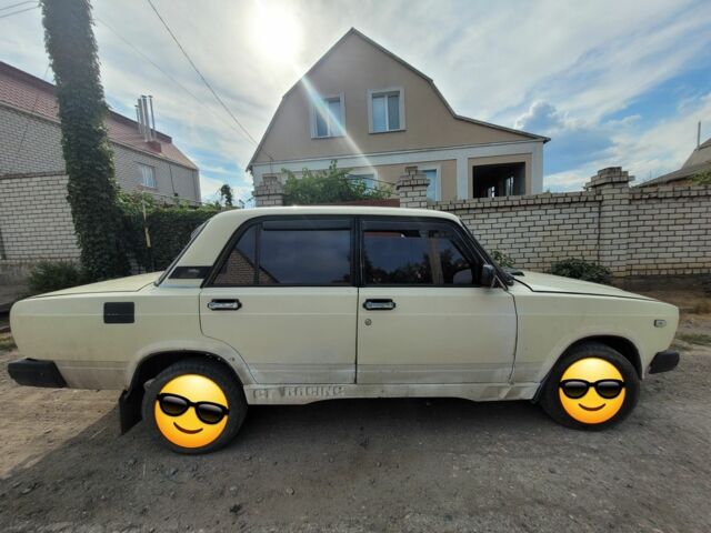 Белый ВАЗ 2107, объемом двигателя 0 л и пробегом 1 тыс. км за 900 $, фото 2 на Automoto.ua