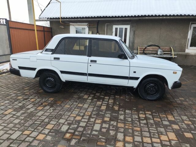 Белый ВАЗ 2107, объемом двигателя 1.5 л и пробегом 200 тыс. км за 500 $, фото 2 на Automoto.ua