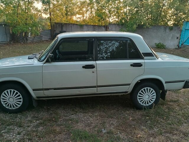 ВАЗ 2107 1987 в Днепре (Днепропетровске) на Automoto.ua Белый ВАЗ 2107, объемом двигателя 1.5 л и пробегом 69 тыс. км за 1084 $, фото 4 на Automoto.ua