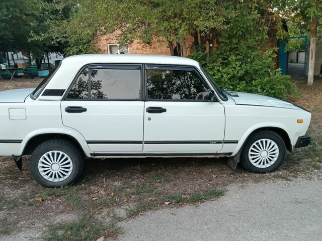 ВАЗ 2107 1987 в Днепре (Днепропетровске) на Automoto.ua Белый ВАЗ 2107, объемом двигателя 1.5 л и пробегом 69 тыс. км за 1084 $, фото 2 на Automoto.ua