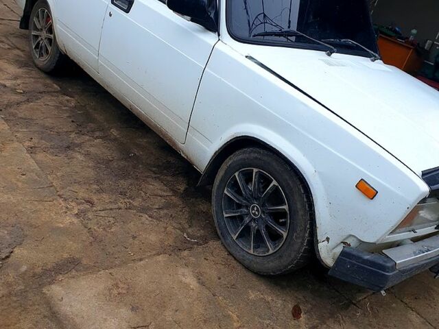 Белый ВАЗ 2107, объемом двигателя 1.5 л и пробегом 0 тыс. км за 1400 $, фото 2 на Automoto.ua