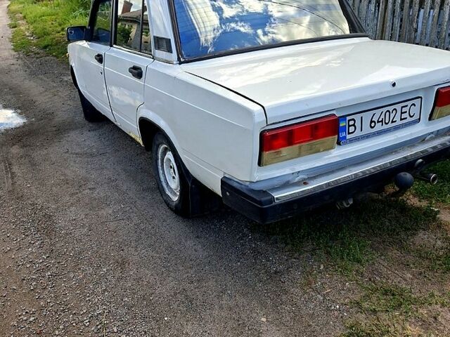 Белый ВАЗ 2107, объемом двигателя 1.5 л и пробегом 0 тыс. км за 395 $, фото 2 на Automoto.ua