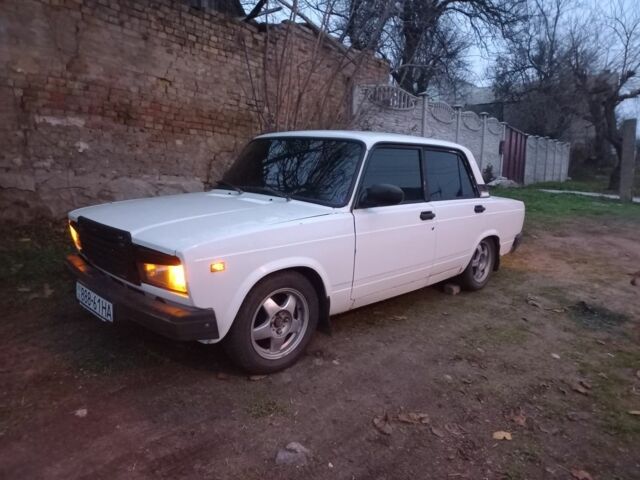 Білий ВАЗ 2107, об'ємом двигуна 0 л та пробігом 100 тис. км за 830 $, фото 2 на Automoto.ua