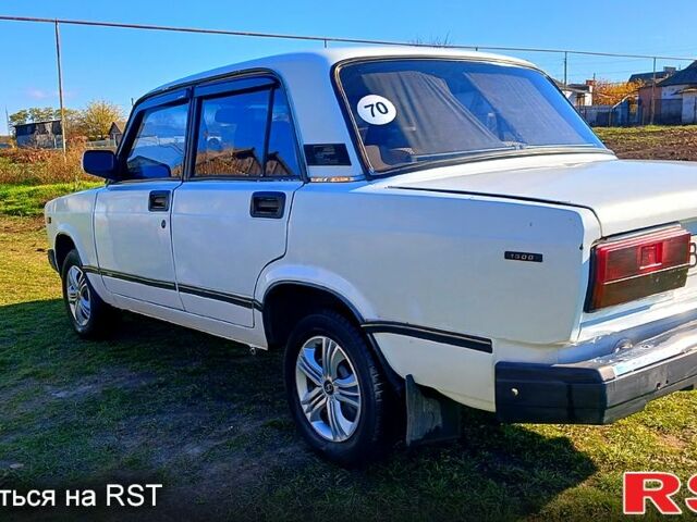 Білий ВАЗ 2107, об'ємом двигуна 1.5 л та пробігом 250 тис. км за 1050 $, фото 3 на Automoto.ua