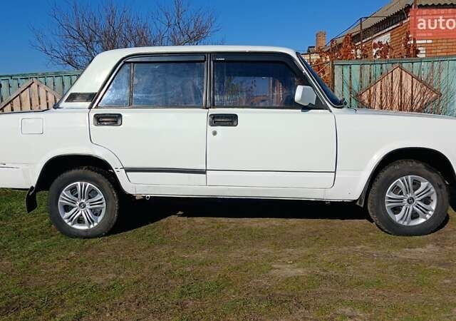 Білий ВАЗ 2107, об'ємом двигуна 1.5 л та пробігом 250 тис. км за 950 $, фото 1 на Automoto.ua