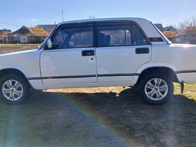 Белый ВАЗ 2107, объемом двигателя 0 л и пробегом 10 тыс. км за 900 $, фото 5 на Automoto.ua