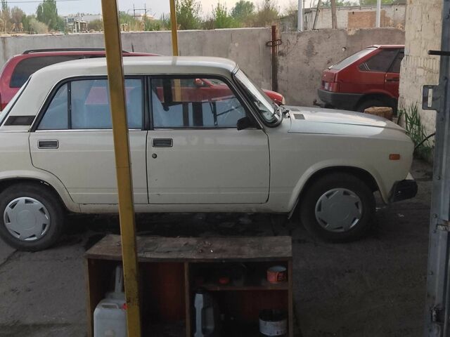 ВАЗ 2107 1987 в Павлограде на Automoto.ua Белый ВАЗ 2107, объемом двигателя 1.5 л и пробегом 3 тыс. км за 1200 $, фото 2 на Automoto.ua