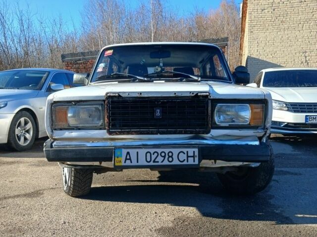 Белый ВАЗ 2107, объемом двигателя 2 л и пробегом 77 тыс. км за 685 $, фото 1 на Automoto.ua