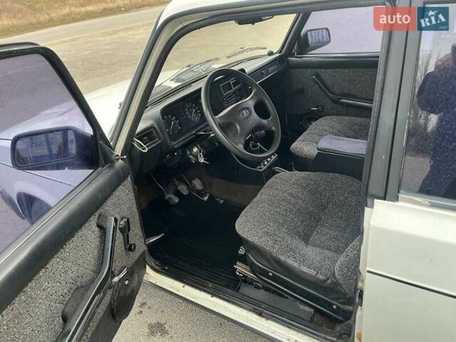 Белый ВАЗ 2107, объемом двигателя 1.6 л и пробегом 46 тыс. км за 2500 $, фото 4 на Automoto.ua