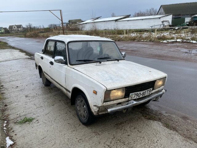 Белый ВАЗ 2107, объемом двигателя 1.5 л и пробегом 1 тыс. км за 448 $, фото 2 на Automoto.ua