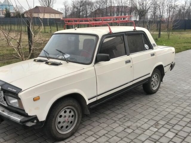 Белый ВАЗ 2107, объемом двигателя 1.5 л и пробегом 134 тыс. км за 600 $, фото 2 на Automoto.ua