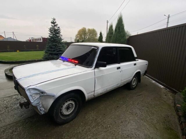 Белый ВАЗ 2107, объемом двигателя 1.5 л и пробегом 2 тыс. км за 399 $, фото 4 на Automoto.ua