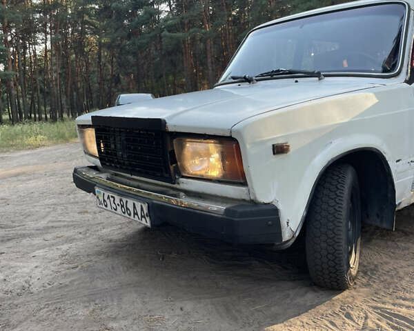 Белый ВАЗ 2107, объемом двигателя 1.7 л и пробегом 400 тыс. км за 700 $, фото 4 на Automoto.ua