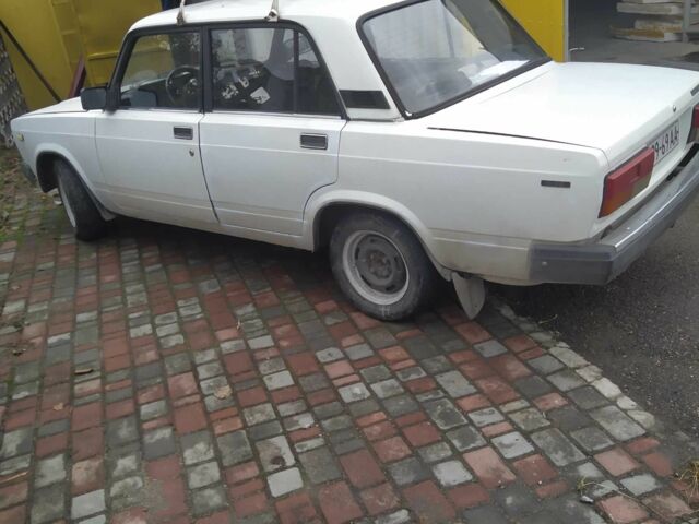 Белый ВАЗ 2107, объемом двигателя 1.5 л и пробегом 90 тыс. км за 604 $, фото 3 на Automoto.ua