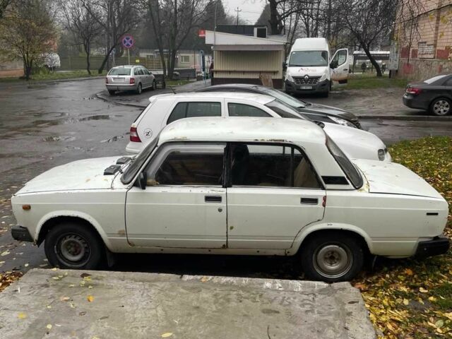 Белый ВАЗ 2107, объемом двигателя 1.5 л и пробегом 100 тыс. км за 835 $, фото 1 на Automoto.ua