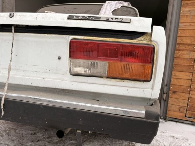 Белый ВАЗ 2107, объемом двигателя 1.5 л и пробегом 8 тыс. км за 5000 $, фото 2 на Automoto.ua
