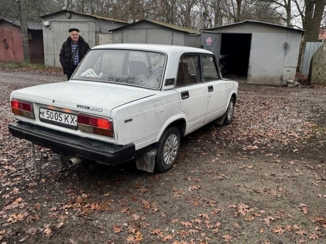 Белый ВАЗ 2107, объемом двигателя 1.5 л и пробегом 35 тыс. км за 710 $, фото 2 на Automoto.ua