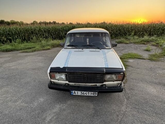 Белый ВАЗ 2107, объемом двигателя 1.5 л и пробегом 1000 тыс. км за 500 $, фото 3 на Automoto.ua