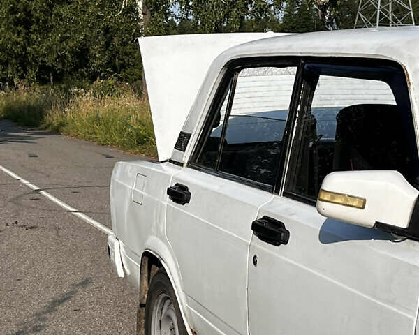 Белый ВАЗ 2107, объемом двигателя 1.5 л и пробегом 30 тыс. км за 700 $, фото 3 на Automoto.ua